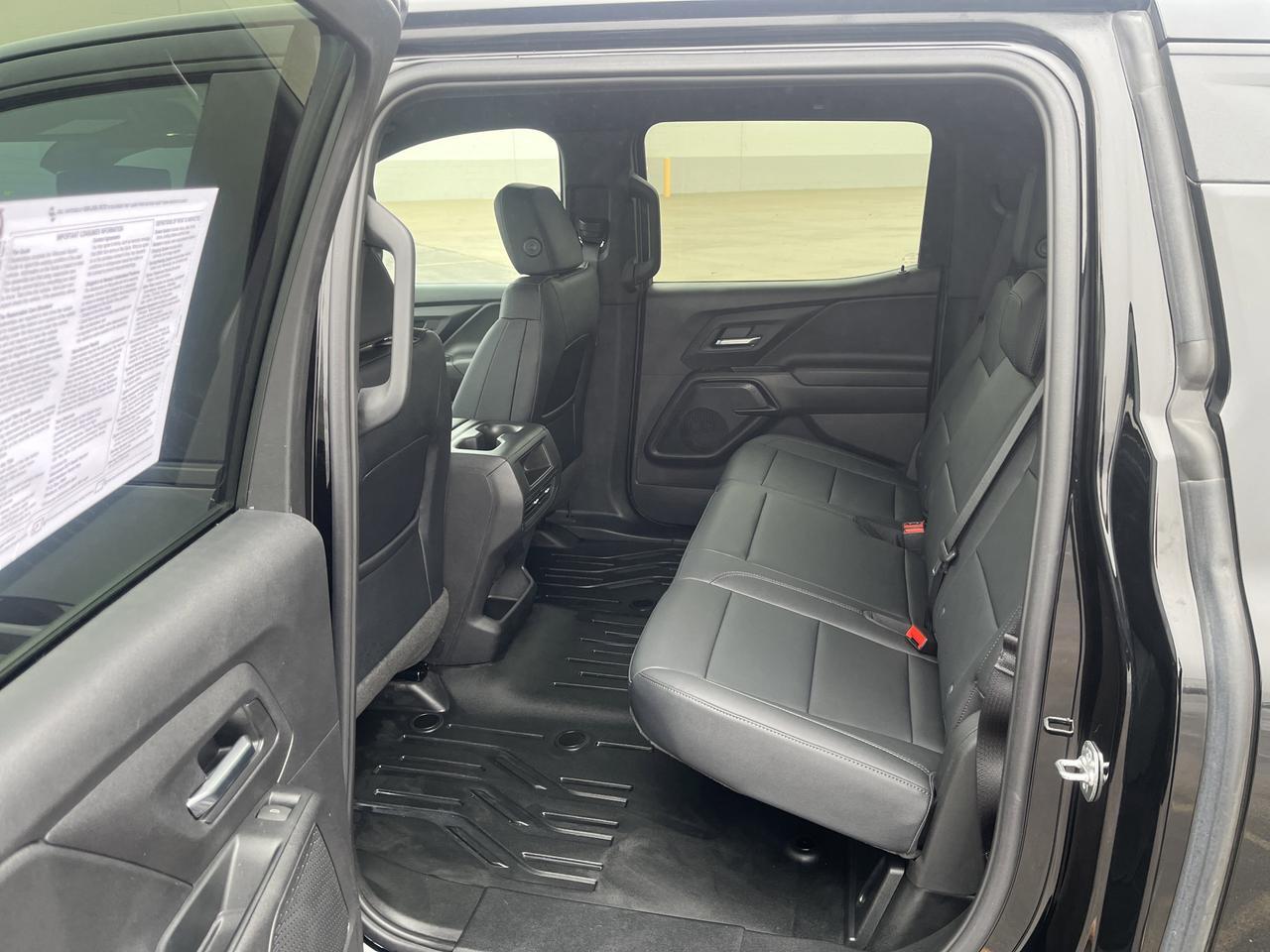 2025 Chevrolet Silverado EV Work Truck Max Range e4WD w/Dual-LevelChargeCord Spray-OnBedliner SoftRollUpTonneauCover AssistSteps Saukville WI