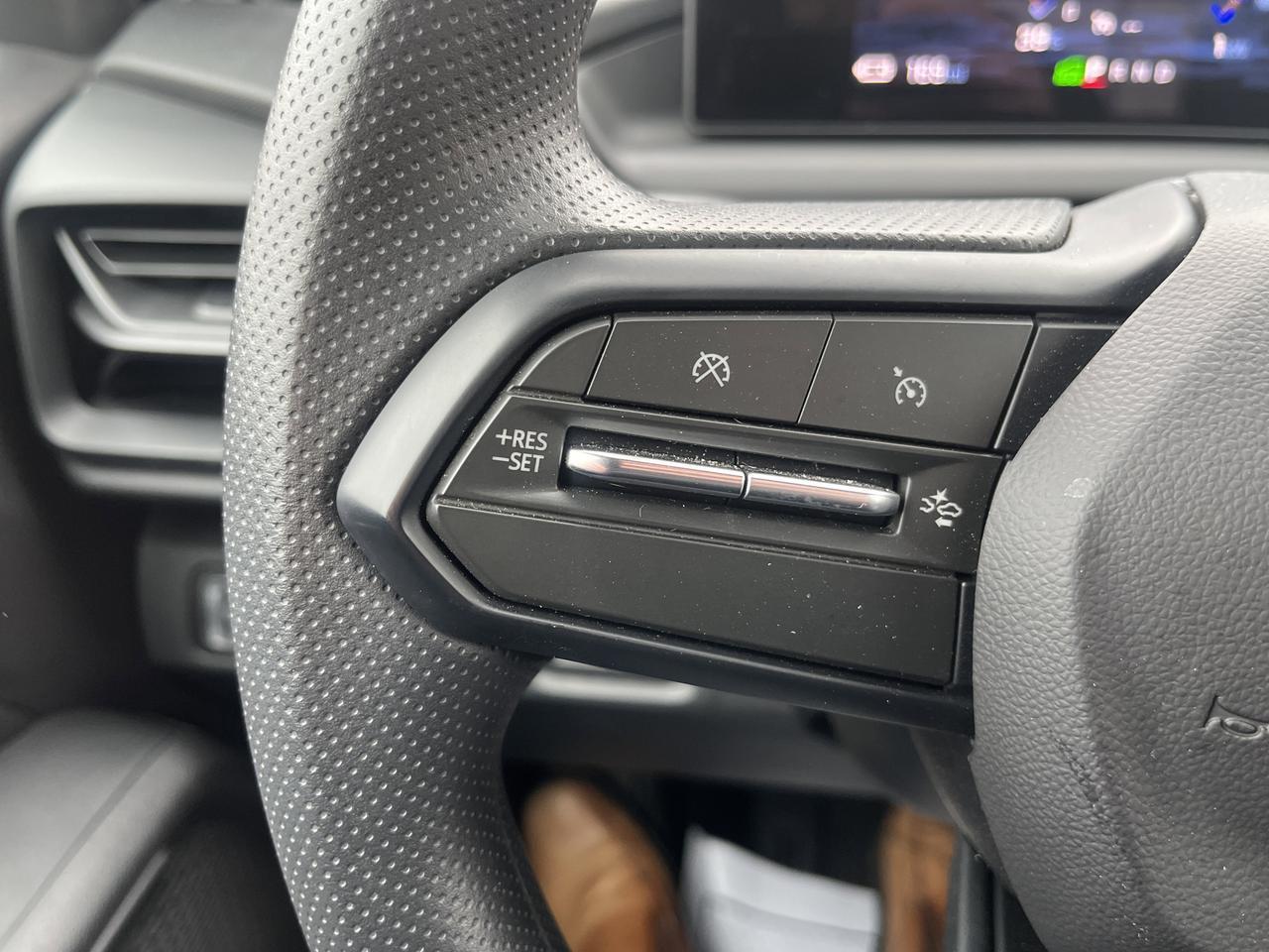 2025 Chevrolet Silverado EV Work Truck Max Range e4WD w/Dual-LevelChargeCord Spray-OnBedliner SoftRollUpTonneauCover AssistSteps Saukville WI