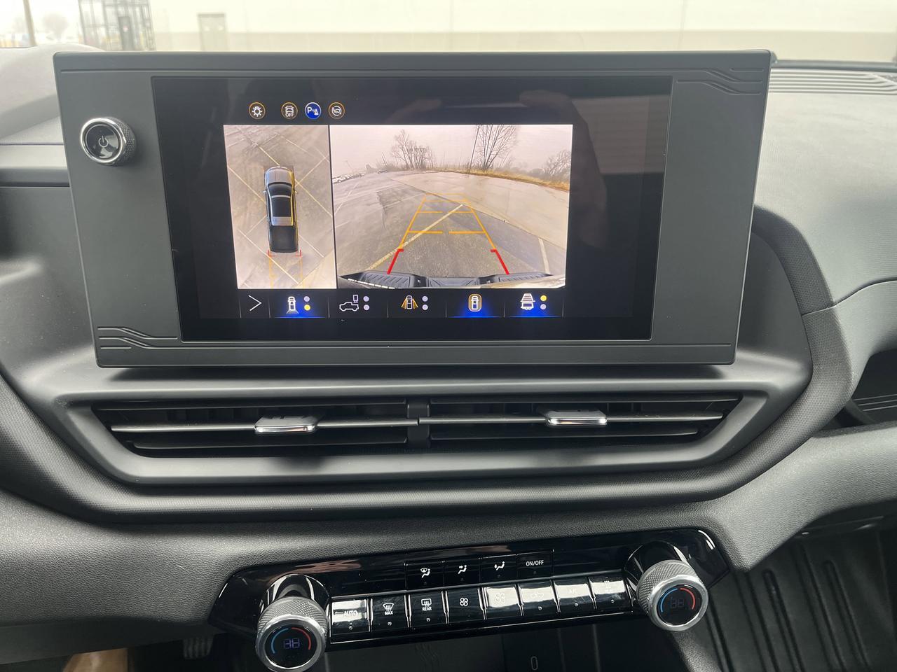 2025 Chevrolet Silverado EV Work Truck Max Range e4WD w/Dual-LevelChargeCord Spray-OnBedliner SoftRollUpTonneauCover AssistSteps Saukville WI