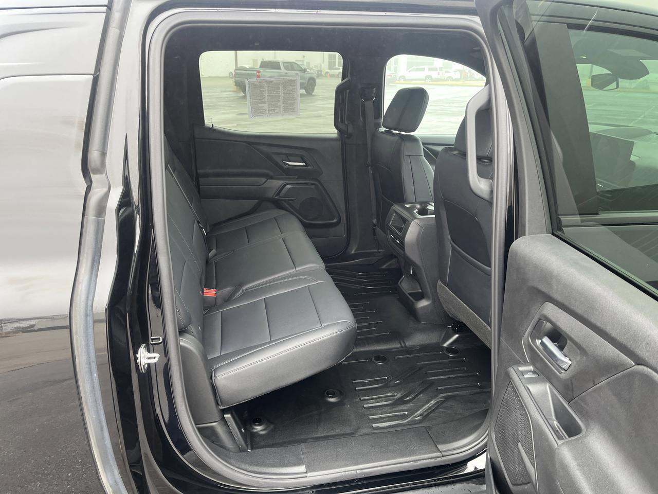 2025 Chevrolet Silverado EV Work Truck Max Range e4WD w/Dual-LevelChargeCord Spray-OnBedliner SoftRollUpTonneauCover AssistSteps Saukville WI