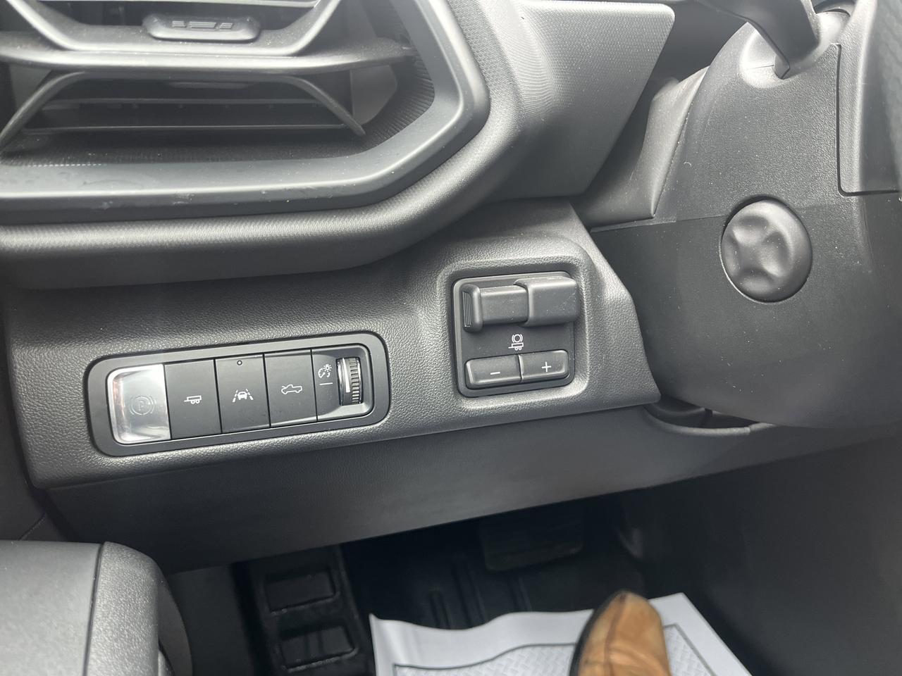 2025 Chevrolet Silverado EV Work Truck Max Range e4WD w/Dual-LevelChargeCord Spray-OnBedliner SoftRollUpTonneauCover AssistSteps Saukville WI