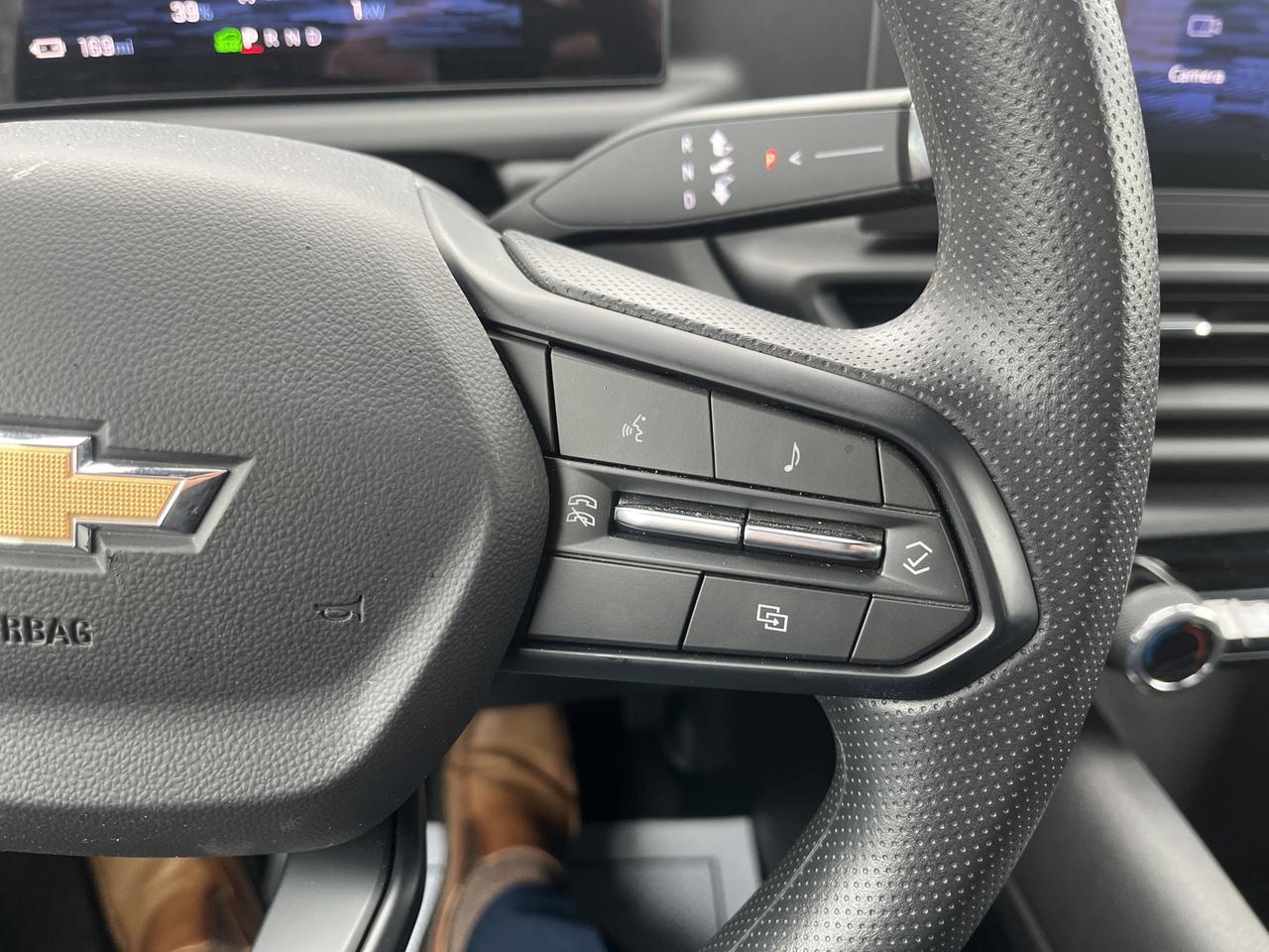 2025 Chevrolet Silverado EV Work Truck Max Range e4WD w/Dual-LevelChargeCord Spray-OnBedliner SoftRollUpTonneauCover AssistSteps Saukville WI