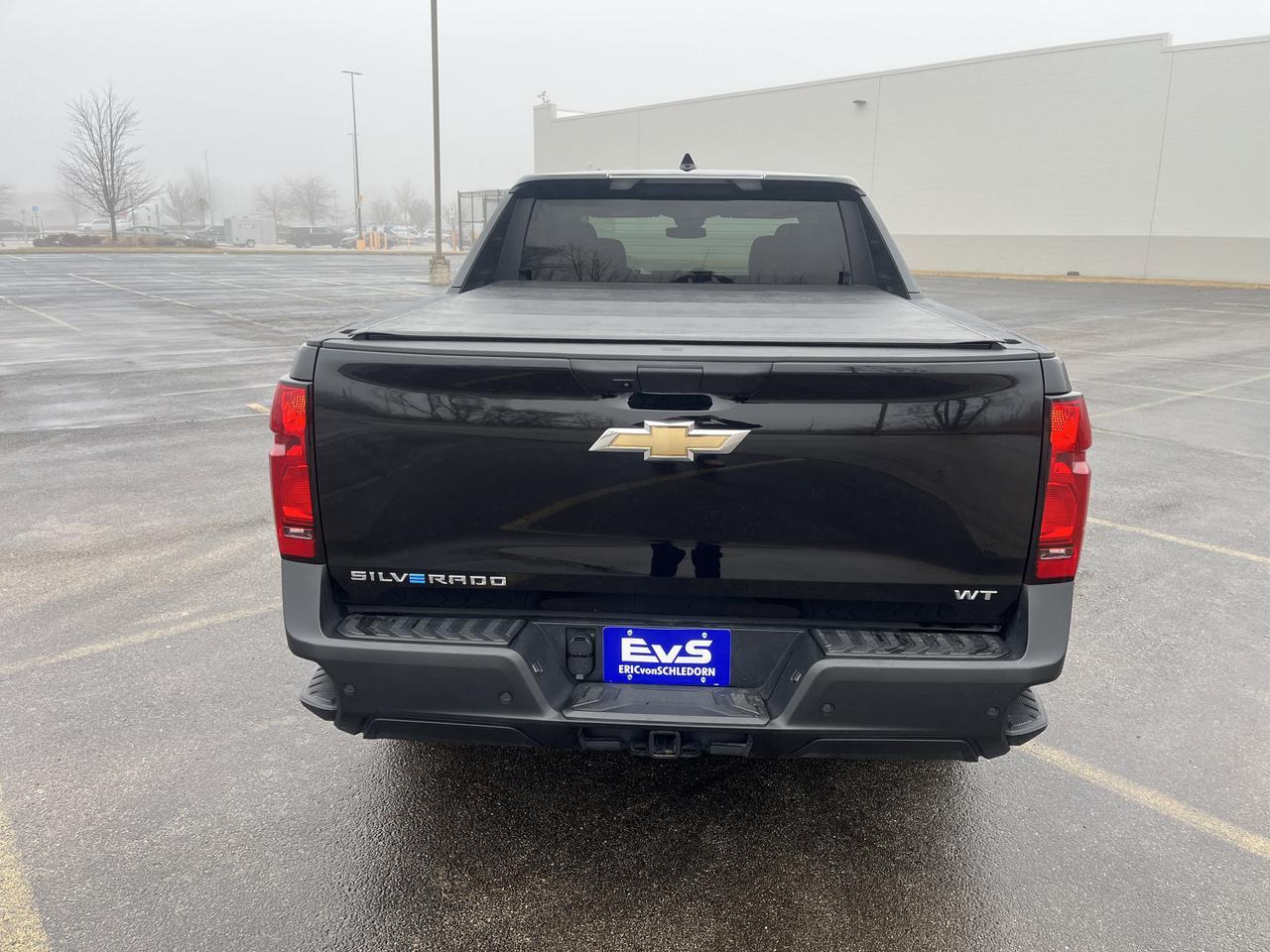 2025 Chevrolet Silverado EV Work Truck Max Range e4WD w/Dual-LevelChargeCord Spray-OnBedliner SoftRollUpTonneauCover AssistSteps Saukville WI