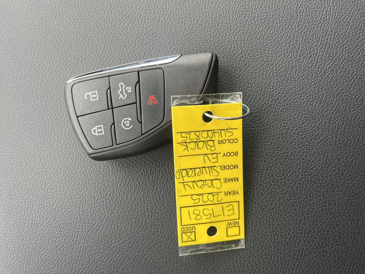 2025 Chevrolet Silverado EV Work Truck Max Range e4WD w/Dual-LevelChargeCord Spray-OnBedliner SoftRollUpTonneauCover AssistSteps Saukville WI