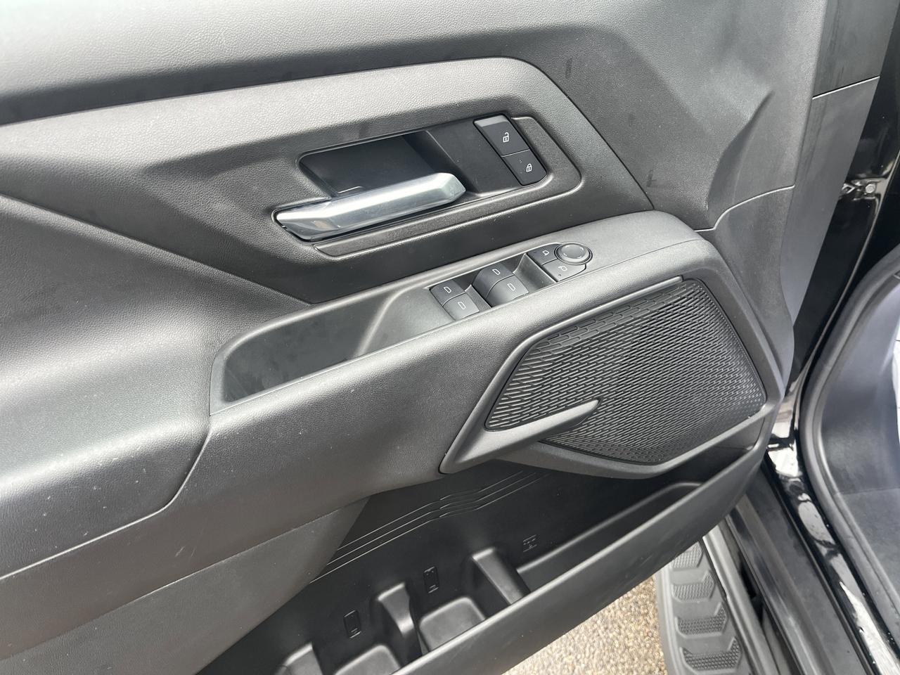 2025 Chevrolet Silverado EV Work Truck Max Range e4WD w/Dual-LevelChargeCord Spray-OnBedliner SoftRollUpTonneauCover AssistSteps Saukville WI