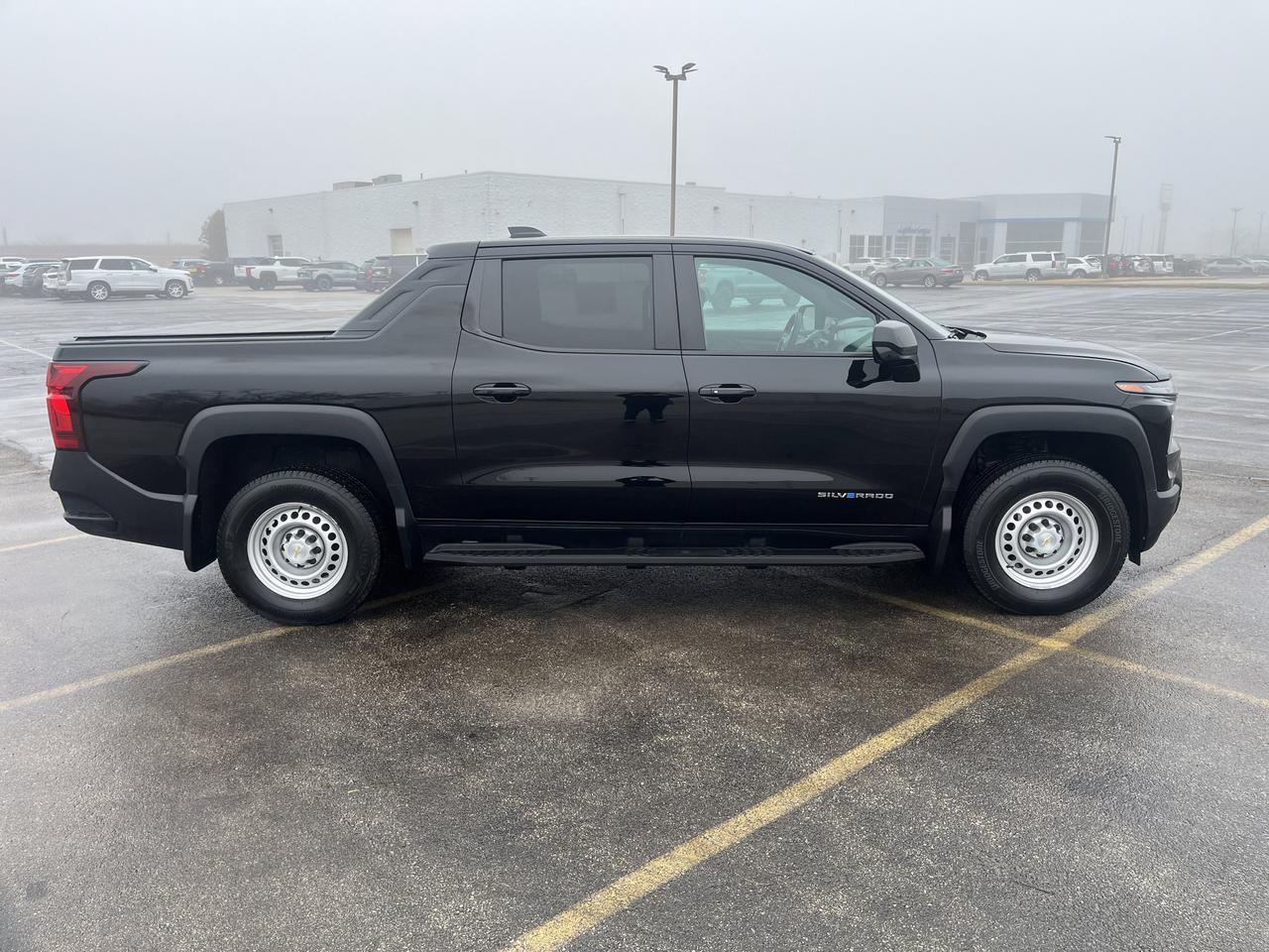 2025 Chevrolet Silverado EV Work Truck Max Range e4WD w/Dual-LevelChargeCord Spray-OnBedliner SoftRollUpTonneauCover AssistSteps Saukville WI