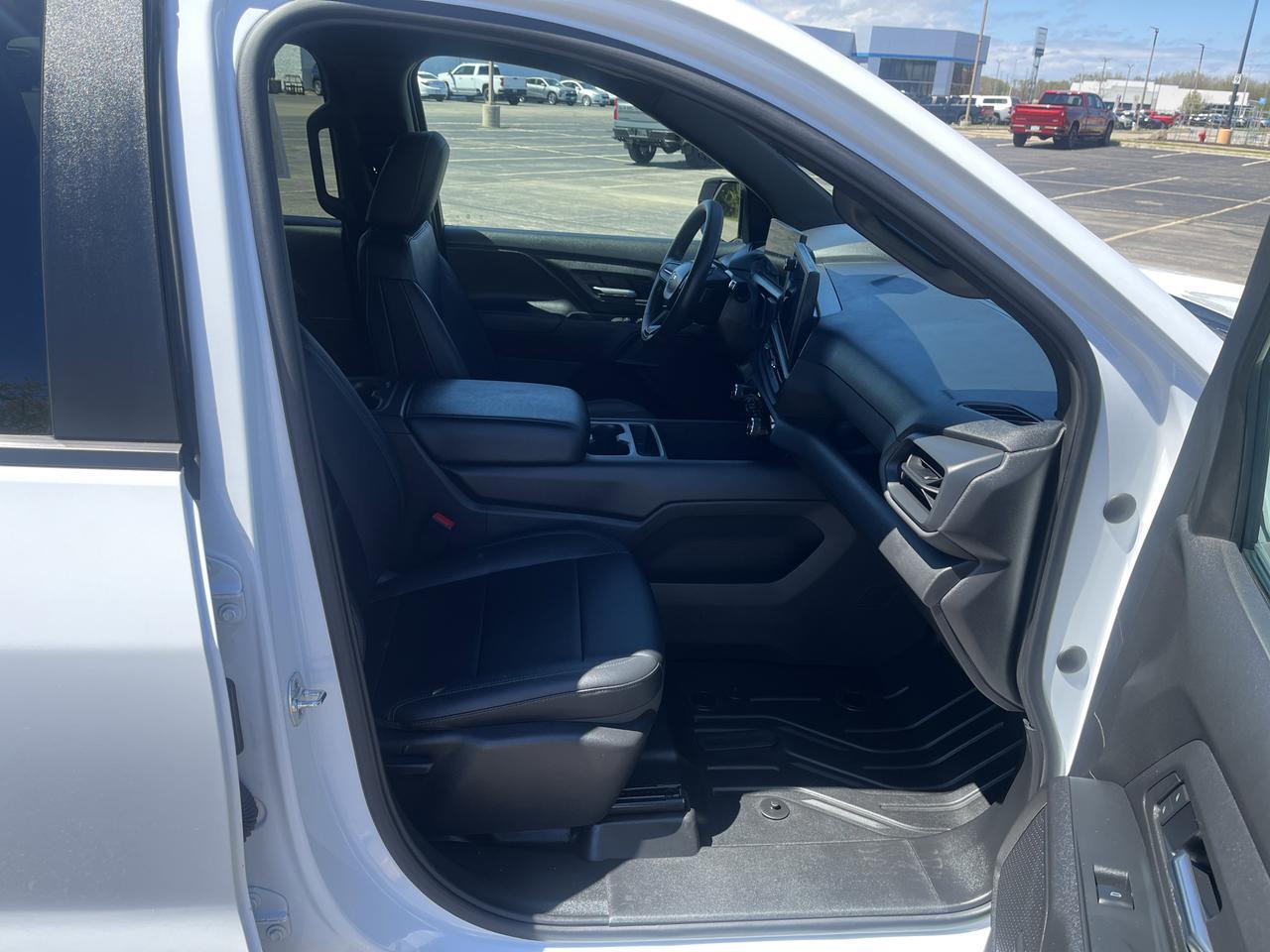 2025 Chevrolet Silverado EV Work Truck Max Range e4WD w/Dual-LevelChargeCord Spray-OnBedliner SoftRollUpTonneauCover AssistSteps Saukville WI
