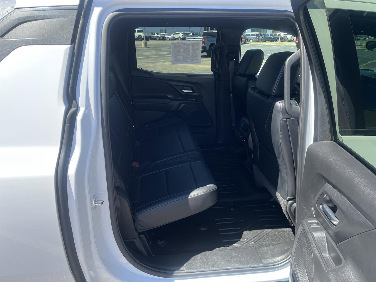 2025 Chevrolet Silverado EV Work Truck Max Range e4WD w/Dual-LevelChargeCord Spray-OnBedliner SoftRollUpTonneauCover AssistSteps Saukville WI