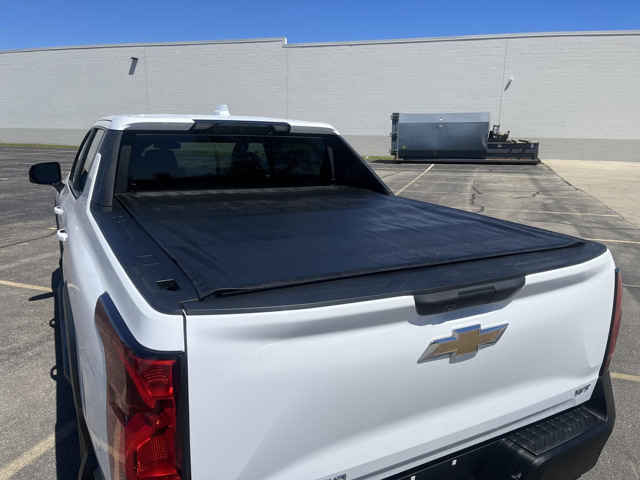 2025 Chevrolet Silverado EV Work Truck Max Range e4WD w/Dual-LevelChargeCord Spray-OnBedliner SoftRollUpTonneauCover AssistSteps Saukville WI