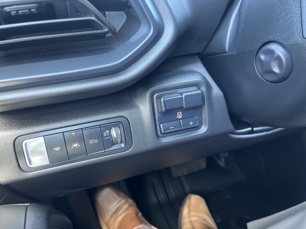 2025 Chevrolet Silverado EV Work Truck Max Range e4WD w/Dual-LevelChargeCord Spray-OnBedliner SoftRollUpTonneauCover AssistSteps Saukville WI