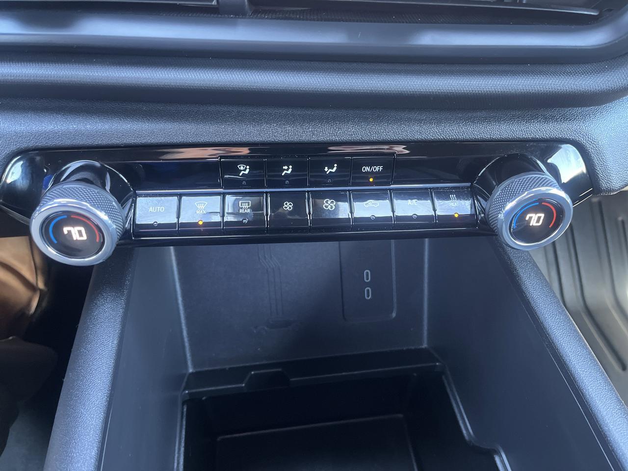 2025 Chevrolet Silverado EV Work Truck Max Range e4WD w/Dual-LevelChargeCord Spray-OnBedliner SoftRollUpTonneauCover AssistSteps Saukville WI