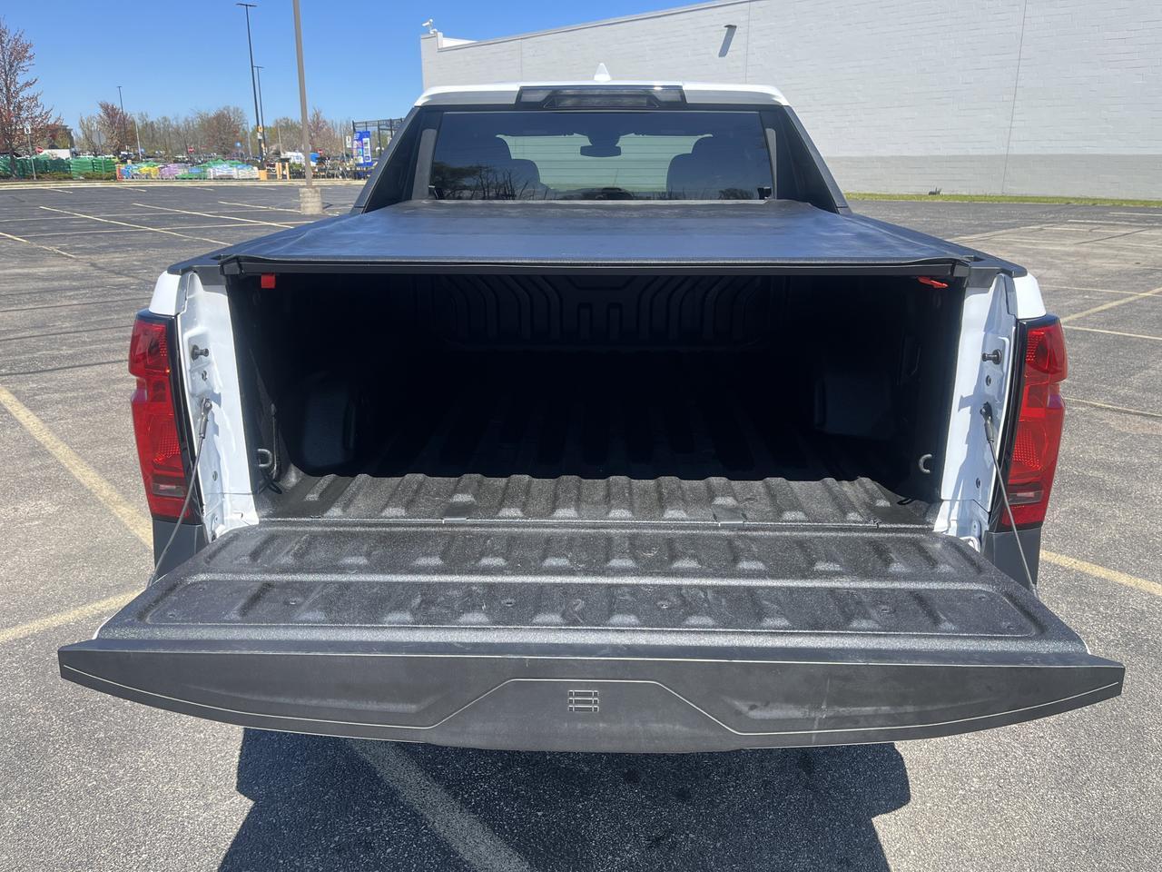 2025 Chevrolet Silverado EV Work Truck Max Range e4WD w/Dual-LevelChargeCord Spray-OnBedliner SoftRollUpTonneauCover AssistSteps Saukville WI