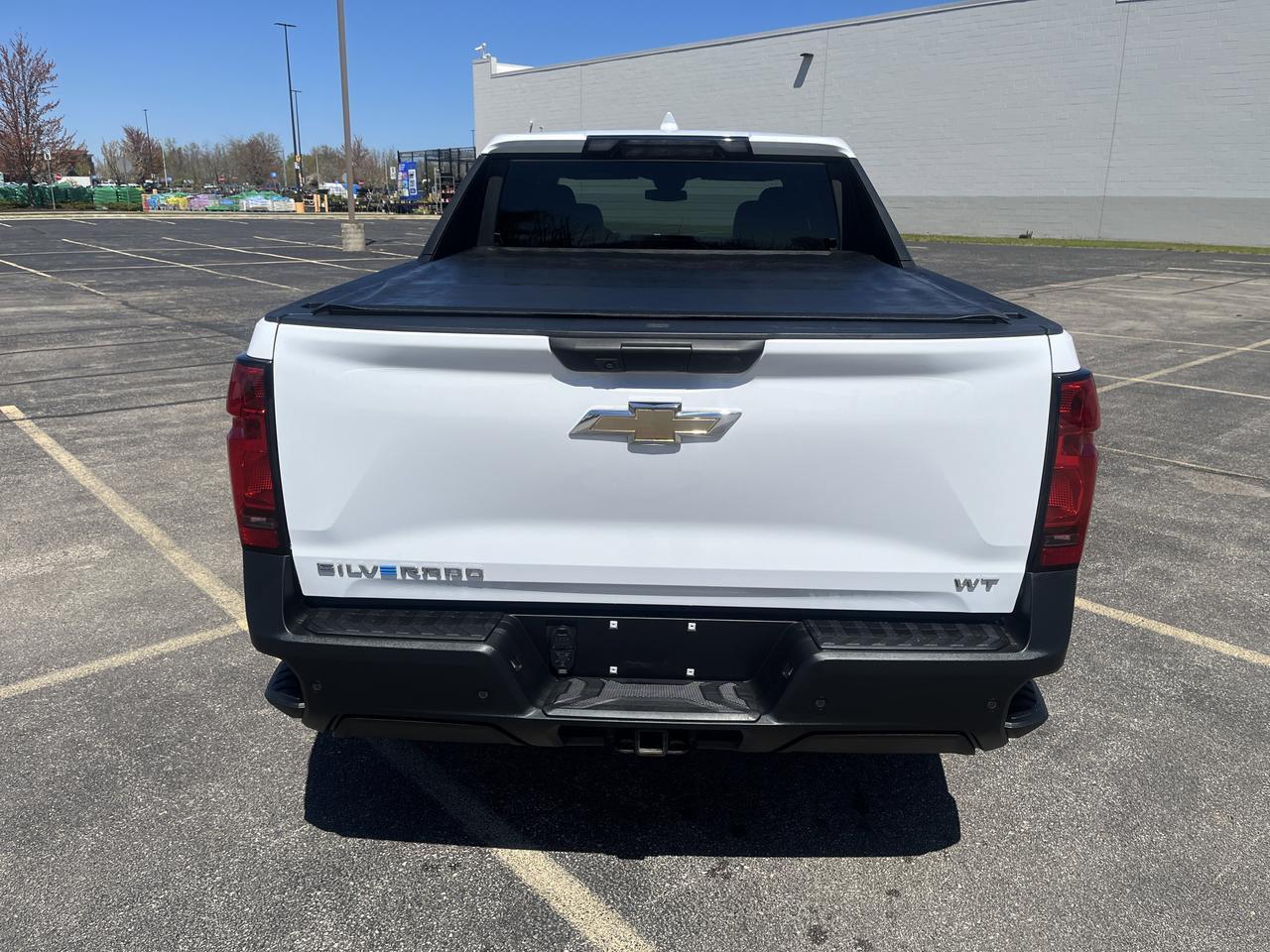 2025 Chevrolet Silverado EV Work Truck Max Range e4WD w/Dual-LevelChargeCord Spray-OnBedliner SoftRollUpTonneauCover AssistSteps Saukville WI