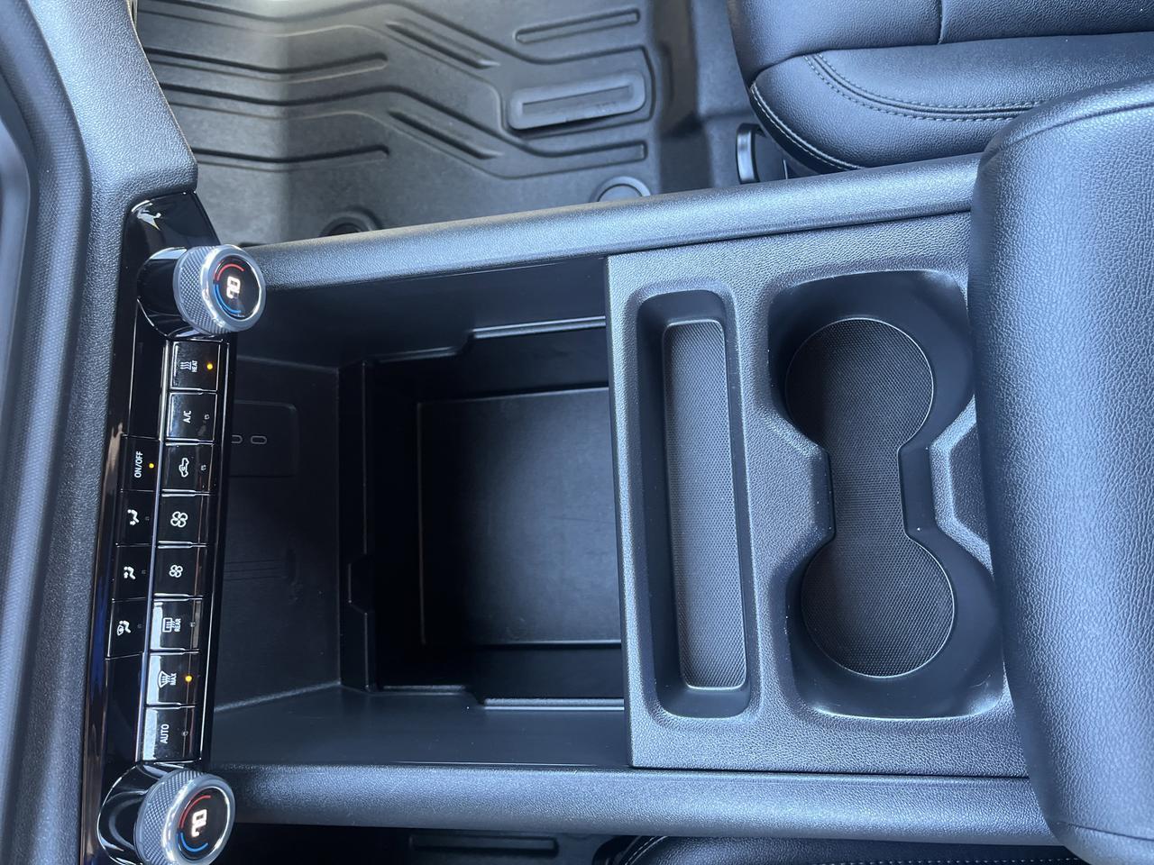 2025 Chevrolet Silverado EV Work Truck Max Range e4WD w/Dual-LevelChargeCord Spray-OnBedliner SoftRollUpTonneauCover AssistSteps Saukville WI