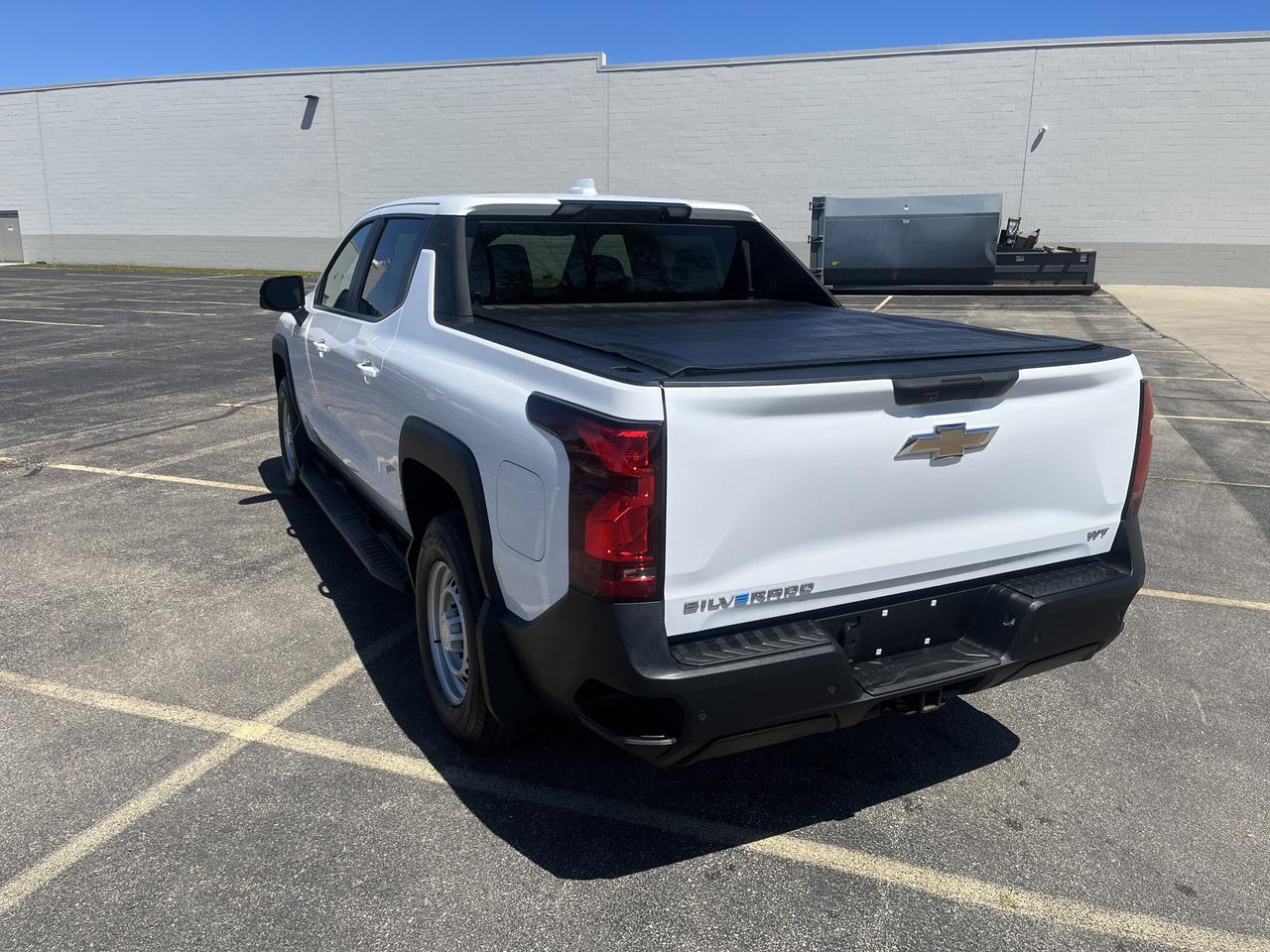 2025 Chevrolet Silverado EV Work Truck Max Range e4WD w/Dual-LevelChargeCord Spray-OnBedliner SoftRollUpTonneauCover AssistSteps Saukville WI