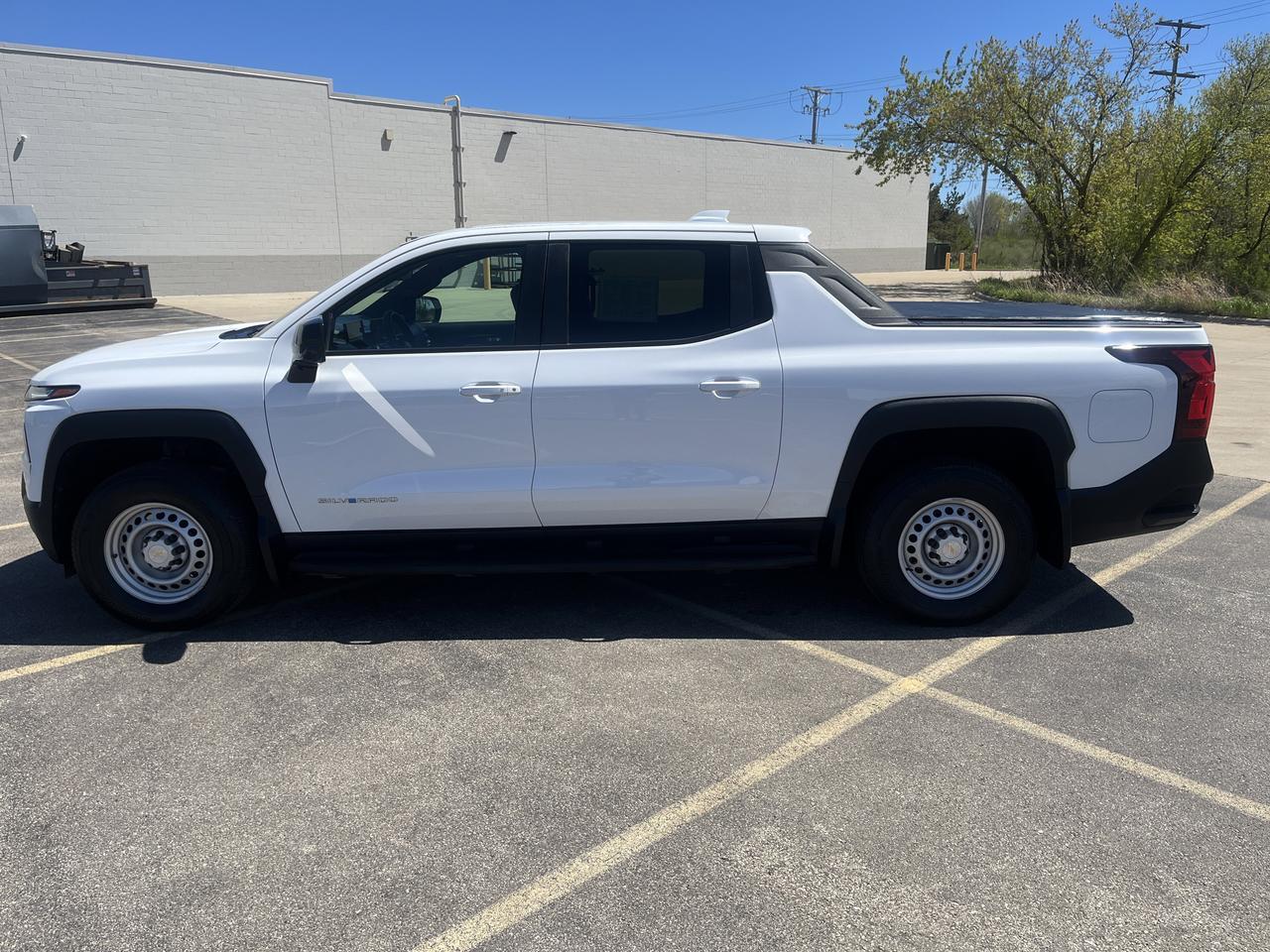 2025 Chevrolet Silverado EV Work Truck Max Range e4WD w/Dual-LevelChargeCord Spray-OnBedliner SoftRollUpTonneauCover AssistSteps