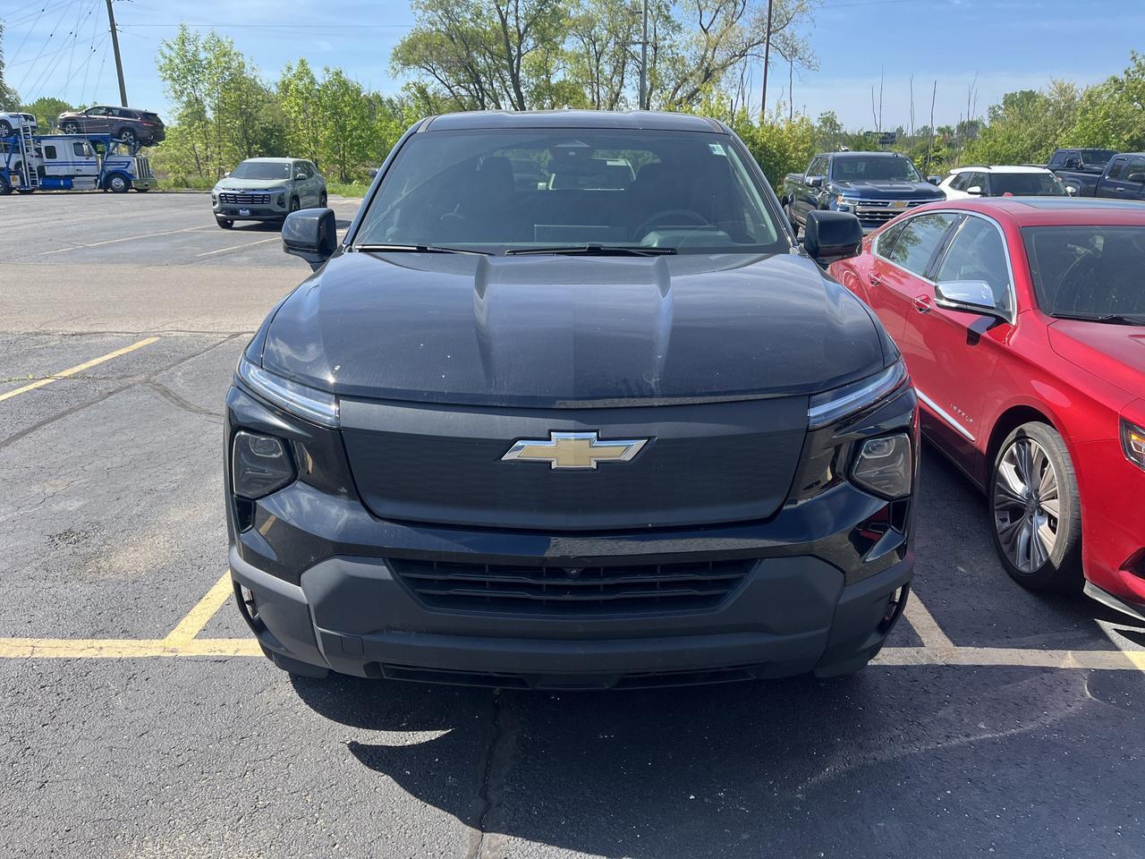 2025 Chevrolet Silverado EV Work Truck Max Range e4WD w/Dual-LevelChargeCord Spray-OnBedliner SoftRollUpTonneauCover AssistSteps