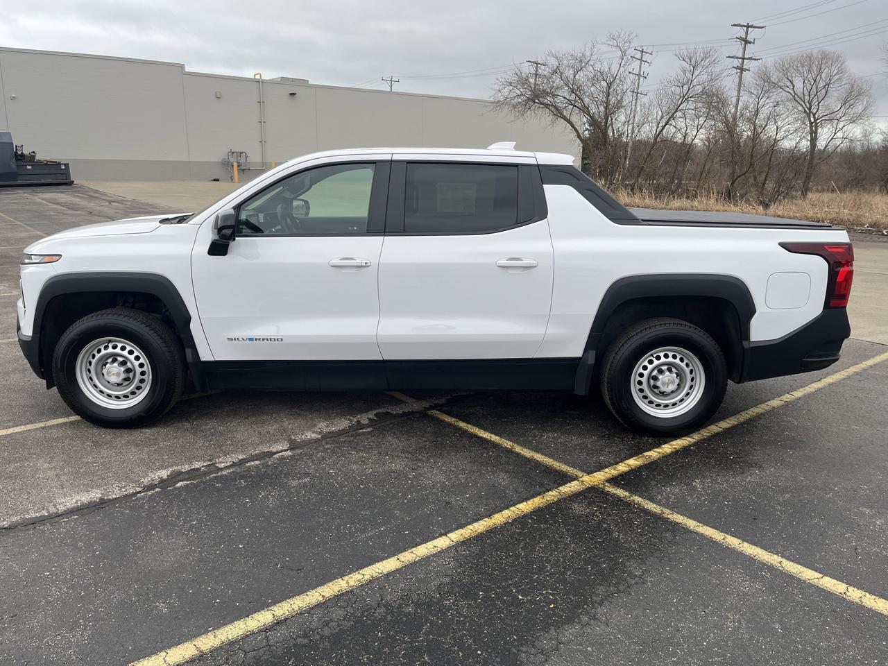 2025 Chevrolet Silverado EV Work Truck Standard Range e4WD w/AdptvCrz Spray-OnBedliner Soft-RollUpTonneauCover HD-SrrndVsn