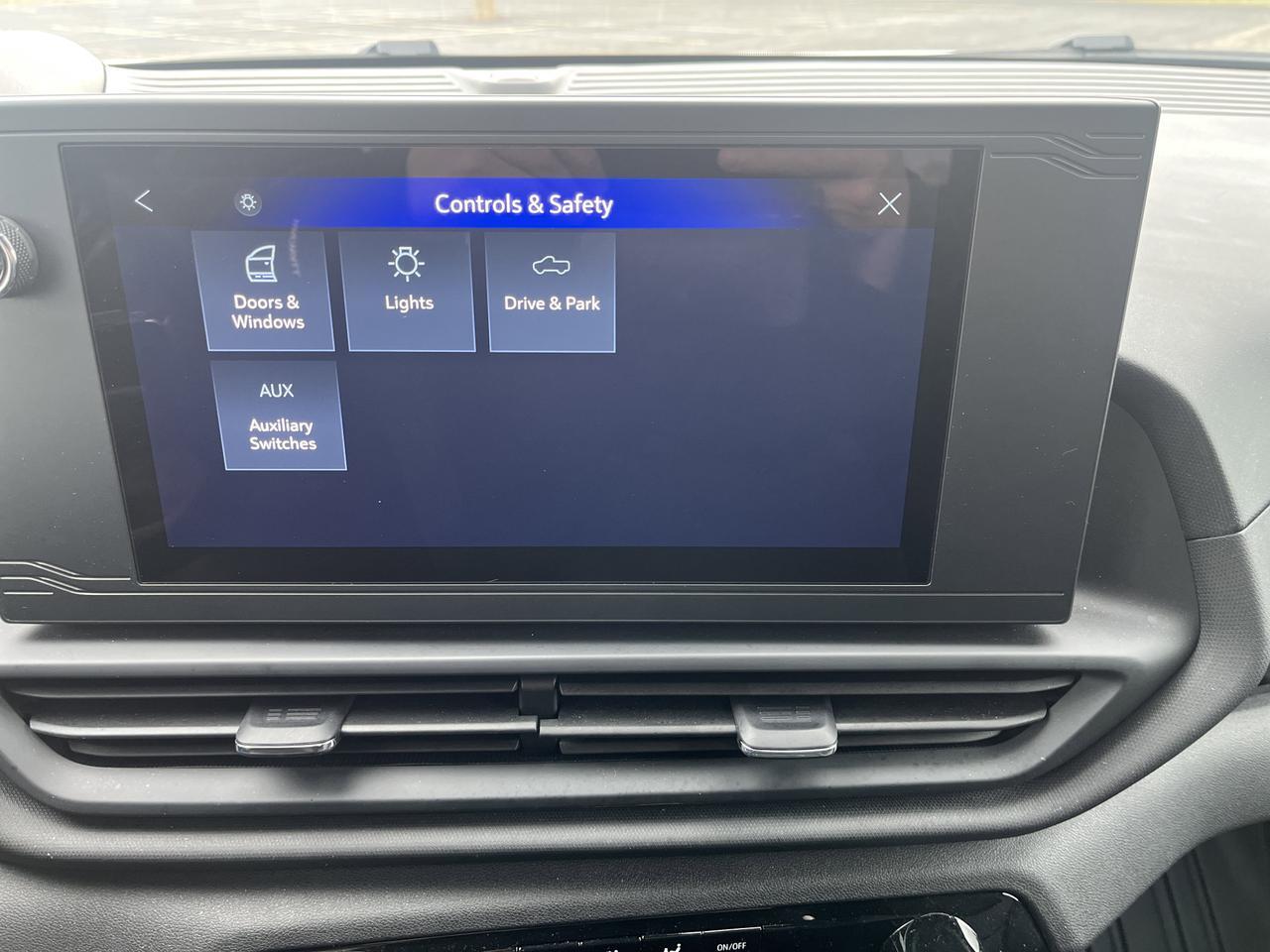 2025 Chevrolet Silverado EV Work Truck Standard Range e4WD w/AdptvCrz Spray-OnBedliner Soft-RollUpTonneauCover HD-SrrndVssn Saukville WI