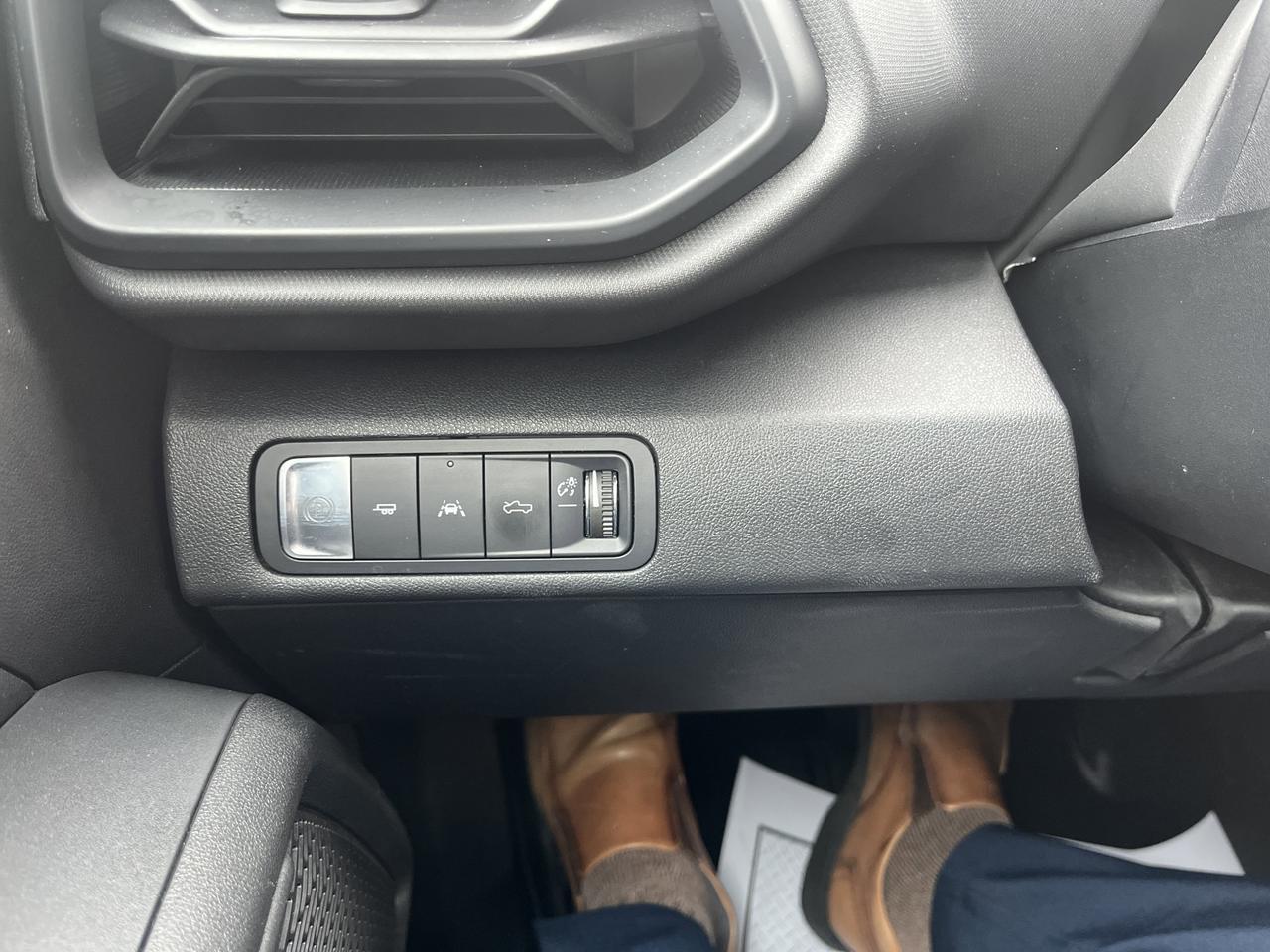 2025 Chevrolet Silverado EV Work Truck Standard Range e4WD w/AdptvCrz Spray-OnBedliner Soft-RollUpTonneauCover HD-SrrndVssn Saukville WI