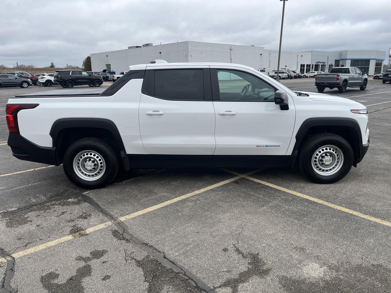 2025 Chevrolet Silverado EV Work Truck Standard Range e4WD w/AdptvCrz Spray-OnBedliner Soft-RollUpTonneauCover HD-SrrndVssn Saukville WI