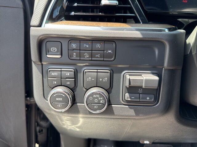 2025 Chevrolet Suburban High Country  TX