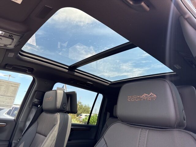 2025 Chevrolet Suburban High Country  TX