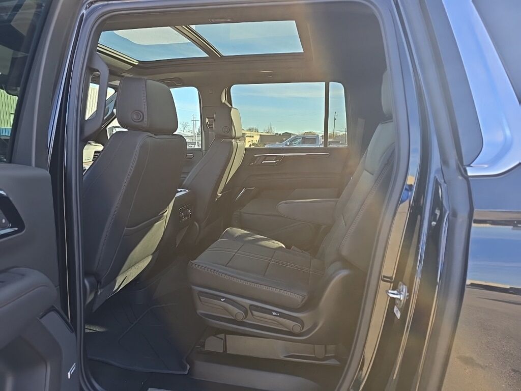 2025 Chevrolet Suburban High Country 4WD Fond du Lac WI