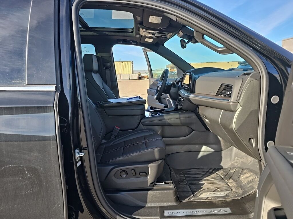 2025 Chevrolet Suburban High Country 4WD Fond du Lac WI