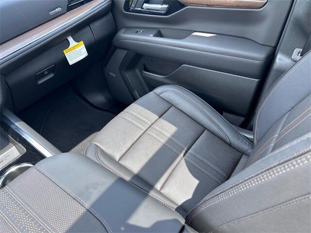 2025 Chevrolet Suburban High Country Farmington MO