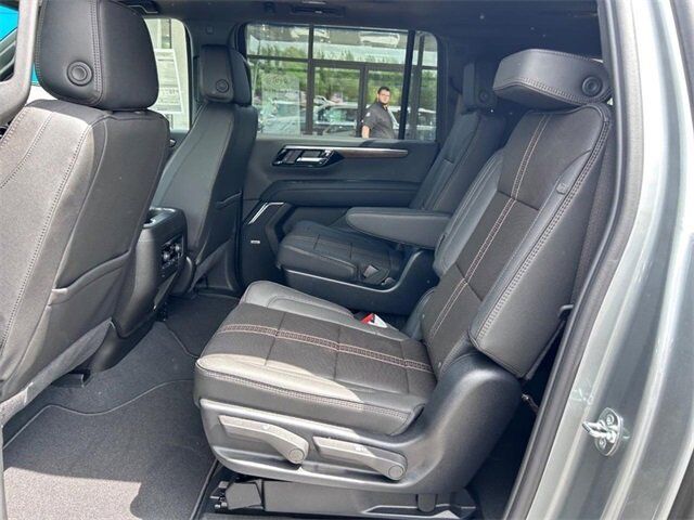 2025 Chevrolet Suburban High Country Farmington MO