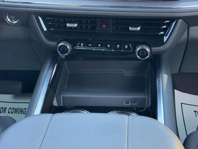 2025 Chevrolet Suburban LS Farmington MO