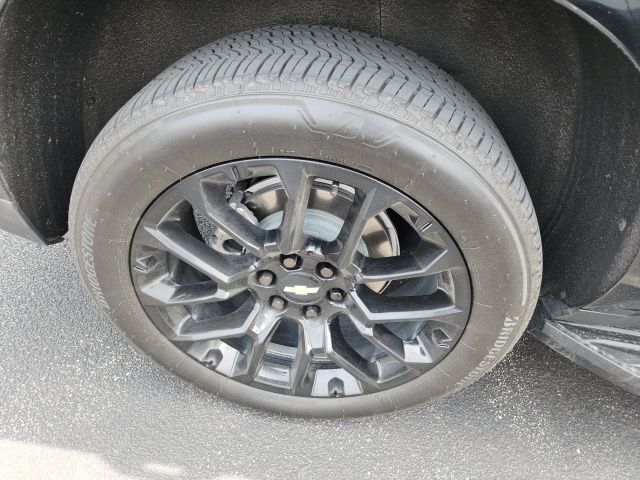 2025 Chevrolet Suburban LS