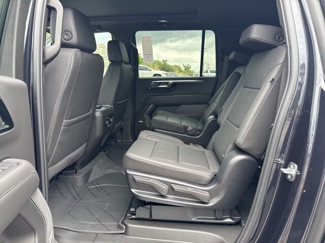 2025 Chevrolet Suburban LT  TX