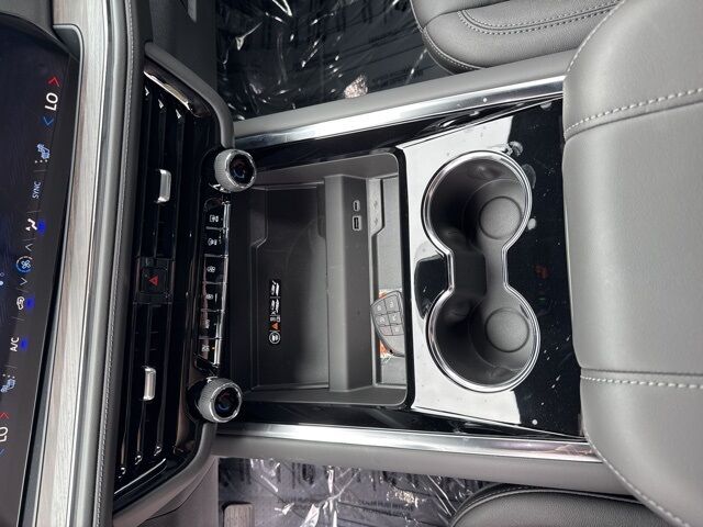 2025 Chevrolet Suburban LT  TX