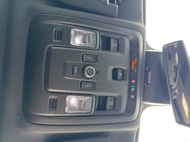 2025 Chevrolet Suburban LT  TX