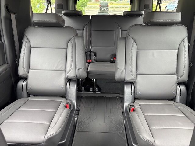 2025 Chevrolet Suburban LT  TX