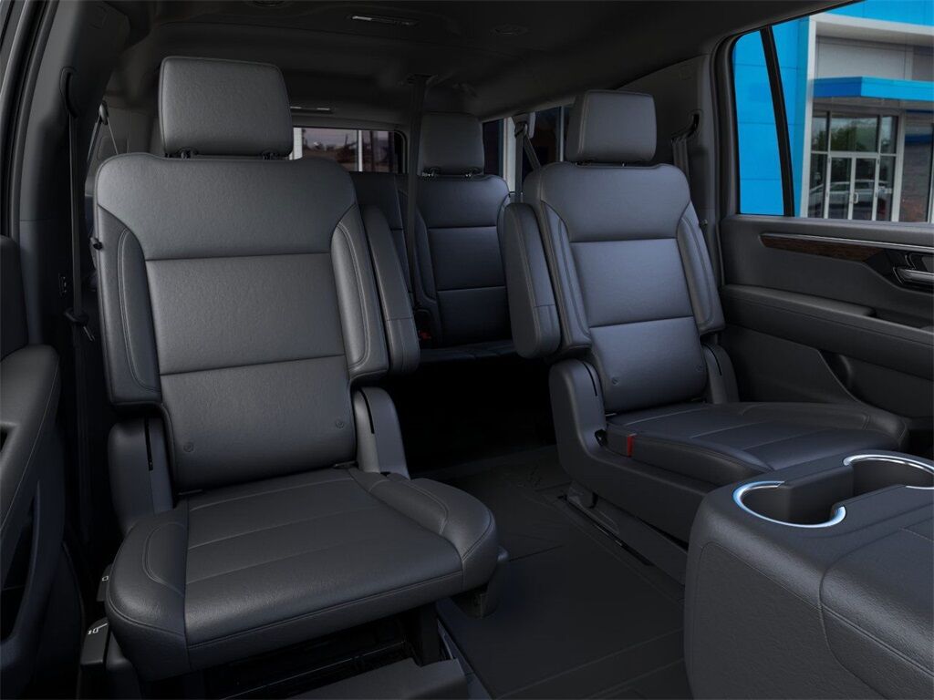 2025 Chevrolet Suburban LT Green Bay WI