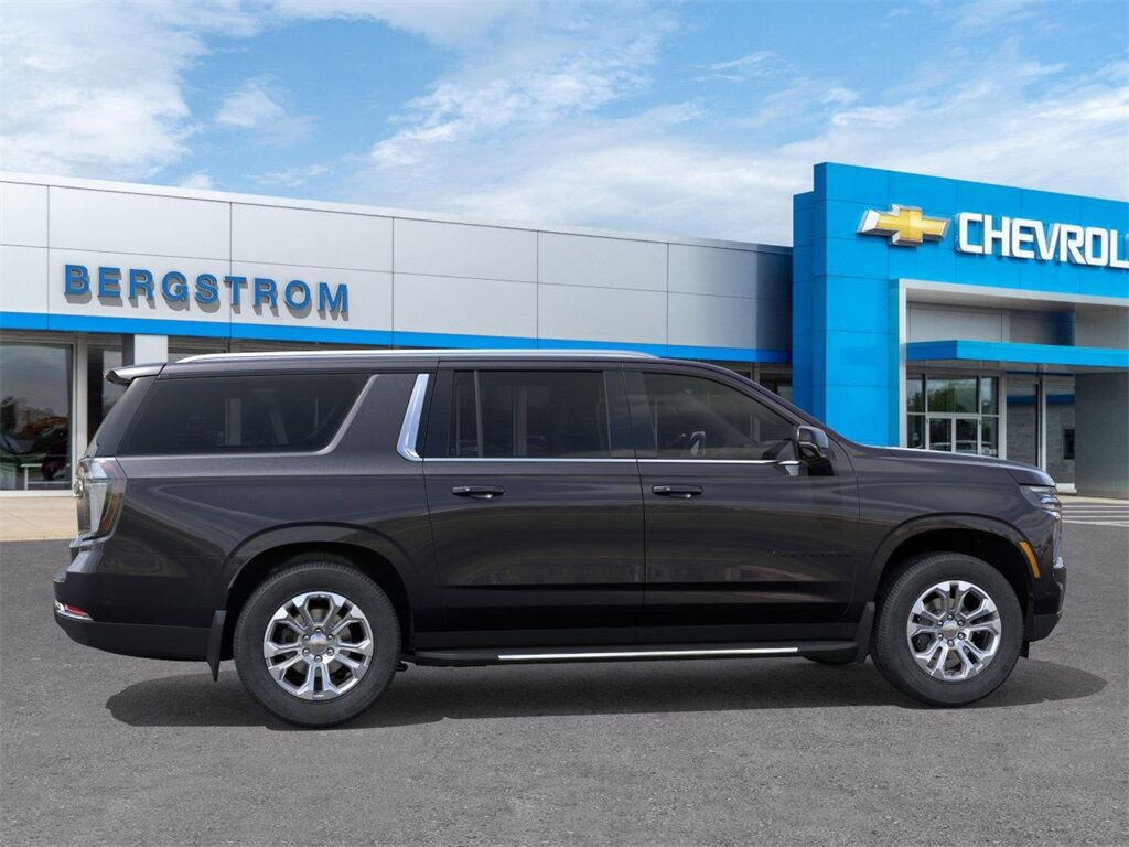 2025 Chevrolet Suburban LT Green Bay WI