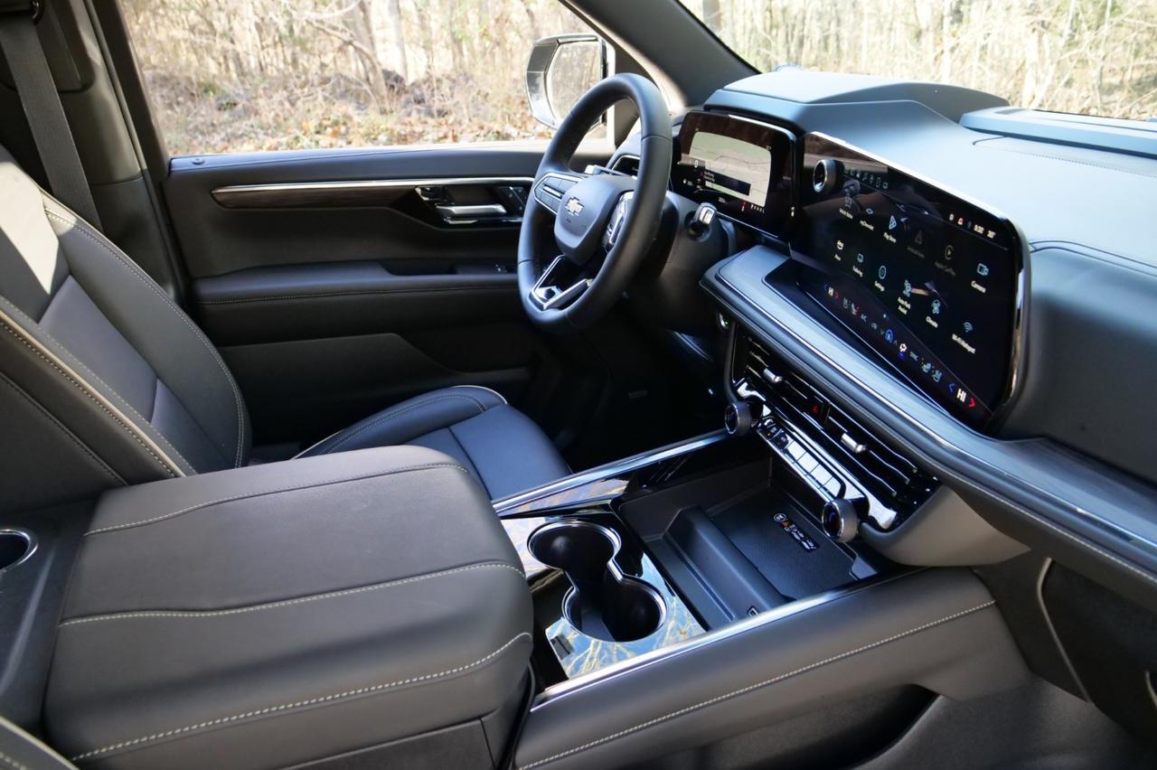 2025 Chevrolet Suburban Premier 4X4 / Duramax Diesel / Rear Entertainment! Lincolnton NC