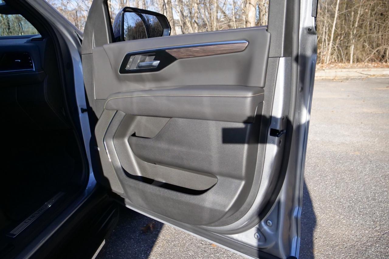 2025 Chevrolet Suburban Premier 4X4 / Duramax Diesel / Rear Entertainment! Lincolnton NC