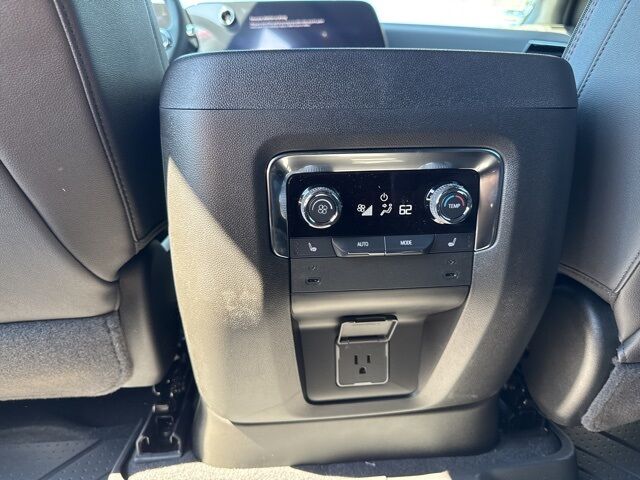 2025 Chevrolet Suburban RST Kerrville TX