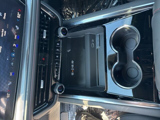 2025 Chevrolet Suburban RST Kerrville TX