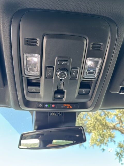 2025 Chevrolet Suburban RST Kerrville TX