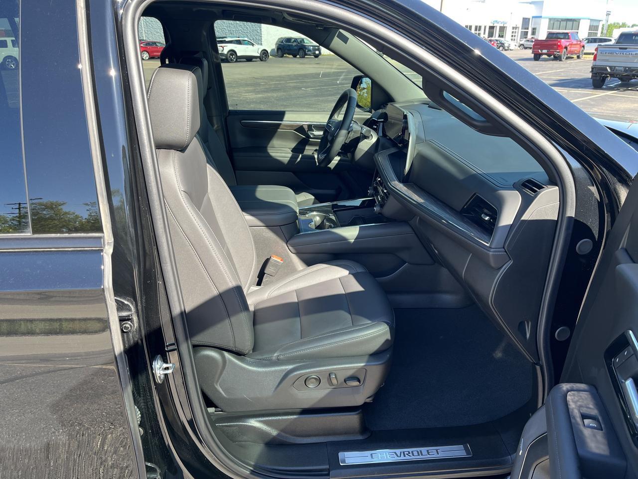 2025 Chevrolet Suburban Z71 4WD 3.0L DuramaxDiesel Comfort MaxTraileringPkgs w/Sunroof 2ndRowBuckets HtdMemLthr HtdStrngWhl Saukville WI