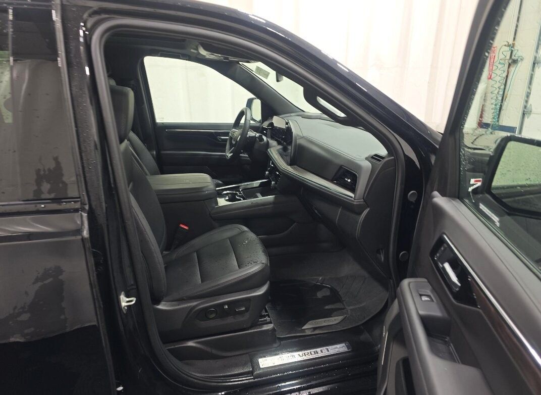 2025 Chevrolet Suburban Z71 Panoramic Roof Bose Sound Portland OR