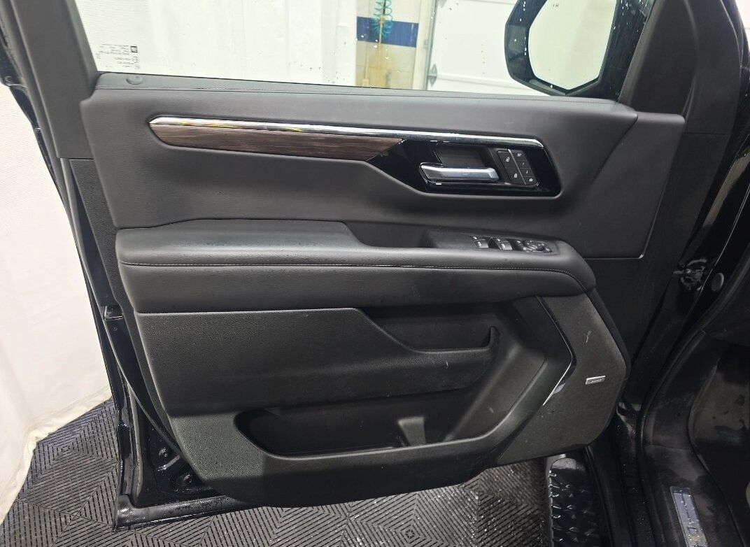 2025 Chevrolet Suburban Z71 Panoramic Roof Bose Sound Portland OR