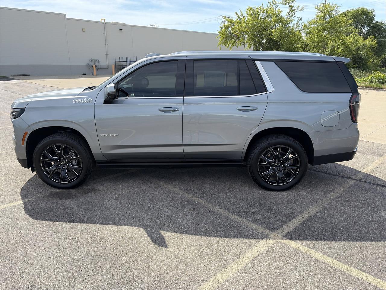 2025 Chevrolet Tahoe High Country 4WD 3.0L DuramaxDiesel DeluxePkg w/22s BlackBowties PwrRetractSteps Sunroof AirRide