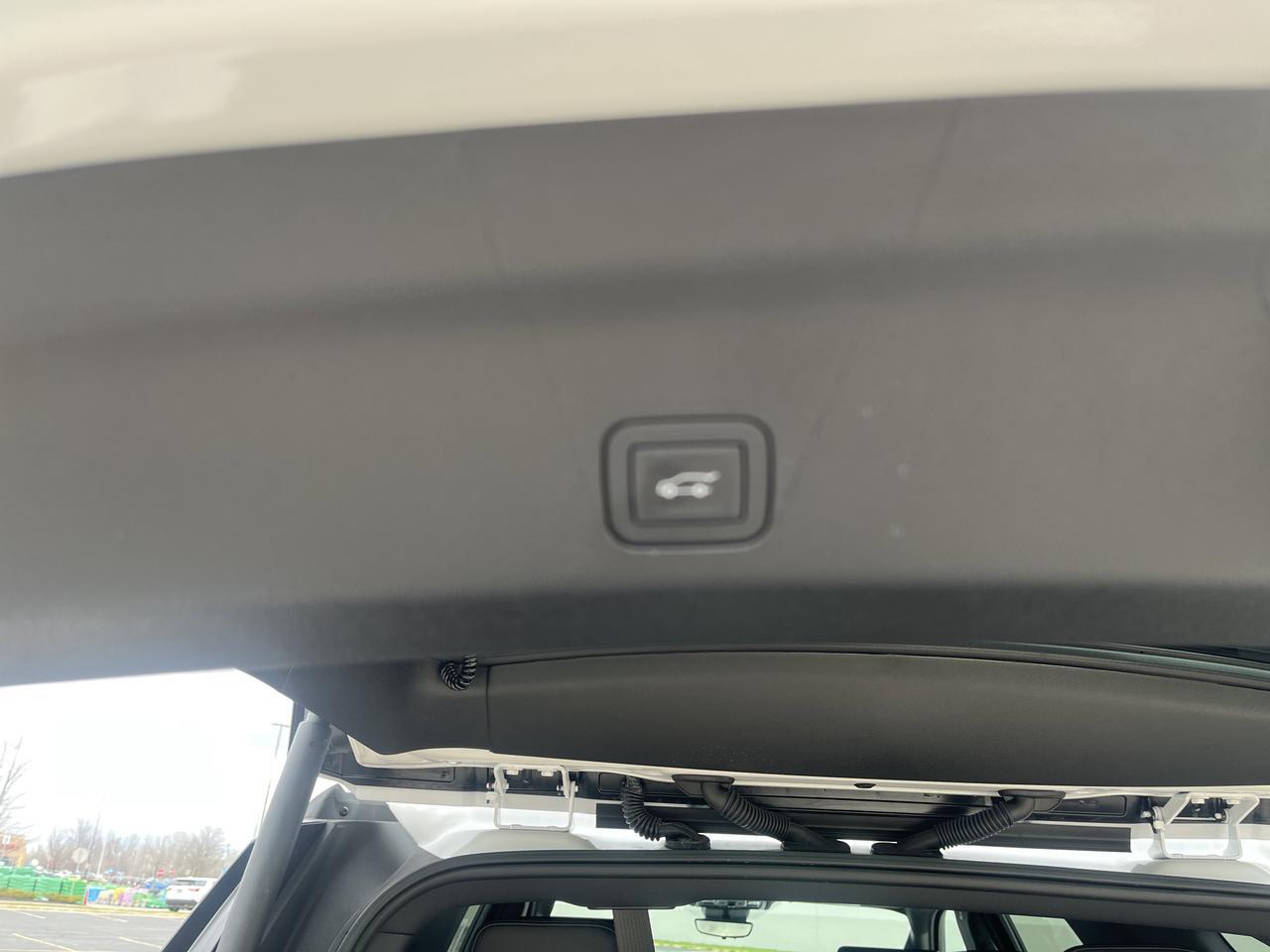 2025 Chevrolet Tahoe High Country 4WD HC-Deluxe Tech&EntertainmentPkgs w.Sunroof 24s RearSeatMedia PwrRtrctStps Saukville WI