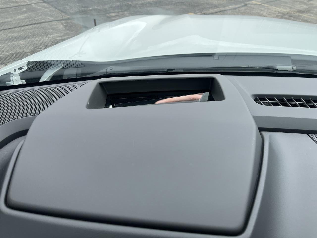 2025 Chevrolet Tahoe High Country 4WD HC-Deluxe Tech&EntertainmentPkgs w.Sunroof 24s RearSeatMedia PwrRtrctStps Saukville WI